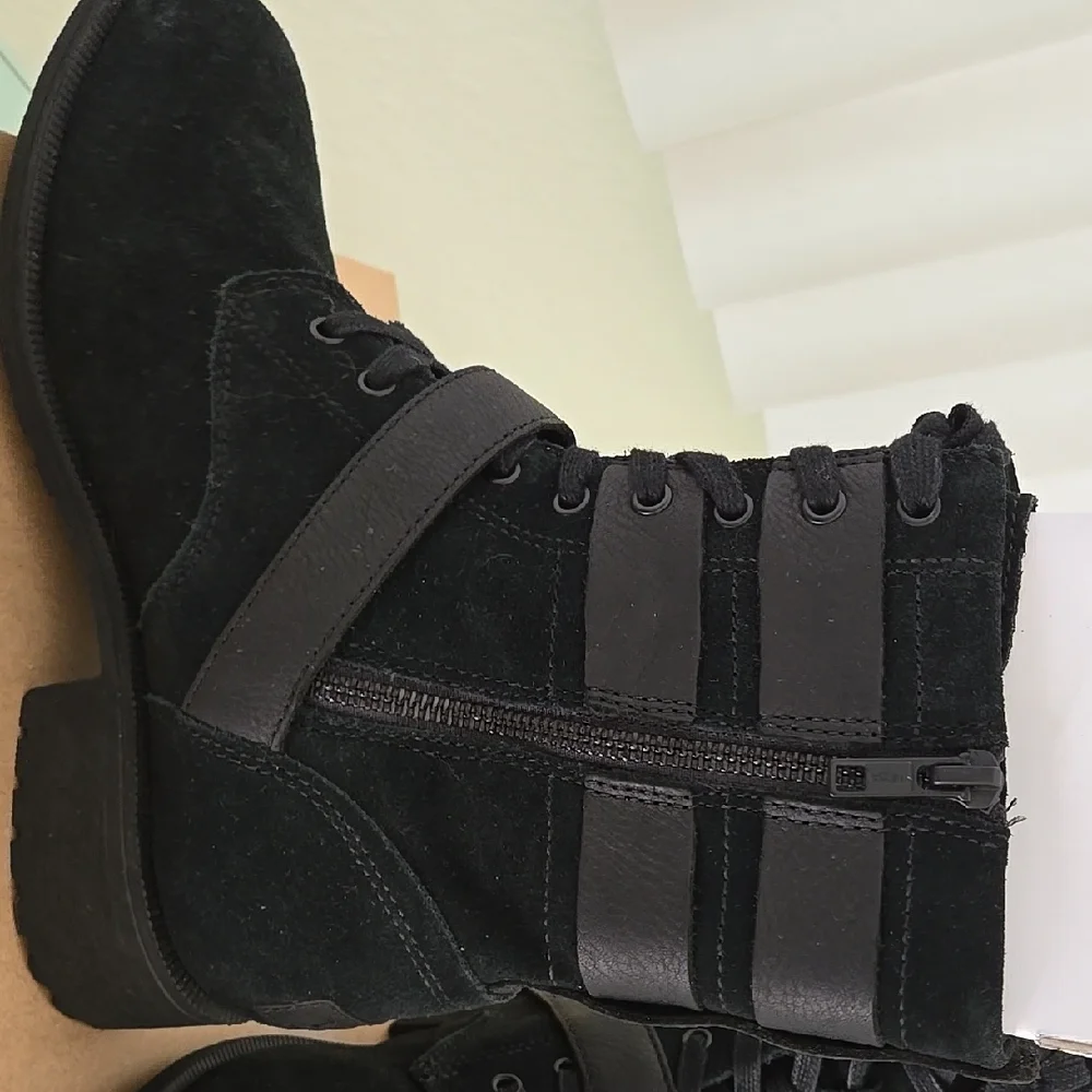 UGG Zia Black Suede Boots Sherpa Lined NWT 7.5 Womens - Picture 5 of 13